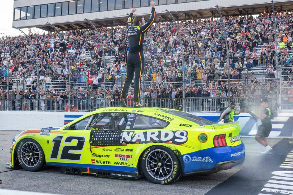 Ryan Blaney vence no new hampshire após estratégia ousada na boxe