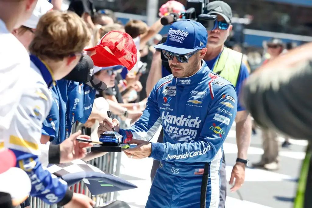 Kyle Larson mantém a esperança de reviravolta na NASCAR 2026