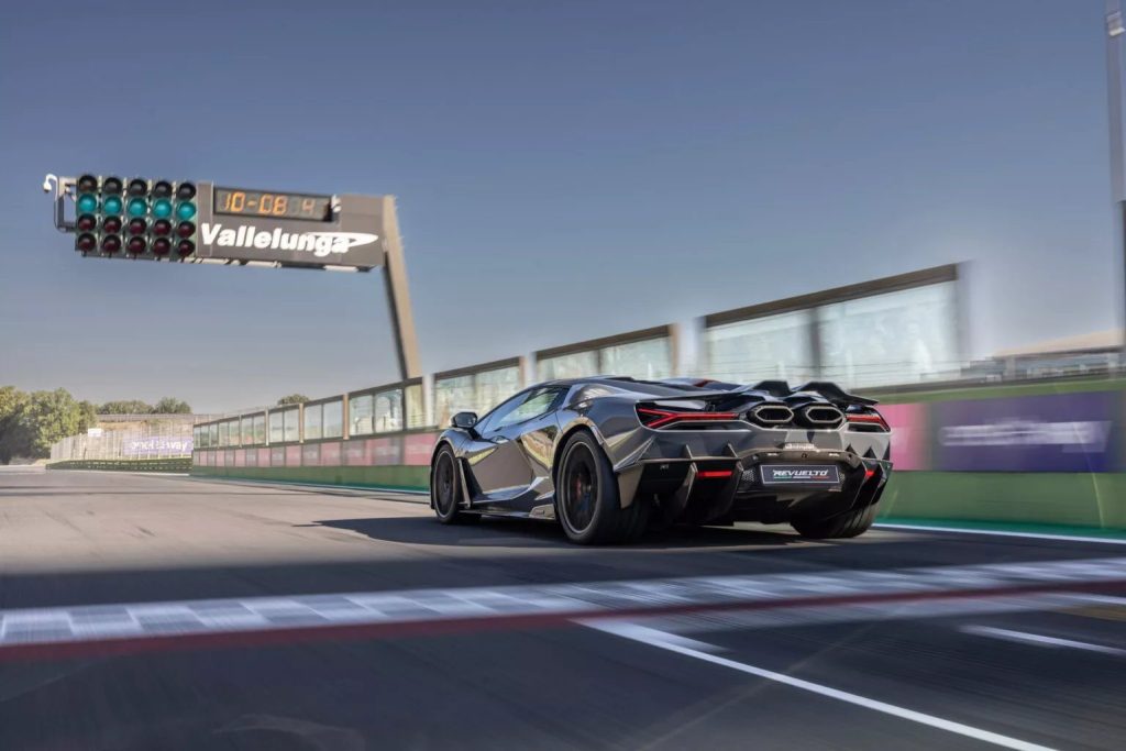 Lamborghini vendeu menos unidades, mas consegue aumentar os lucros no primeiro semestre