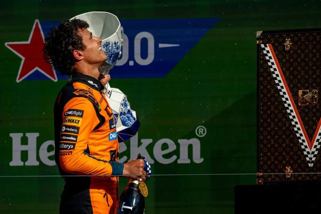Lando Norris aproxima-se de Kimi Antonelli no campeonato de F1 2026