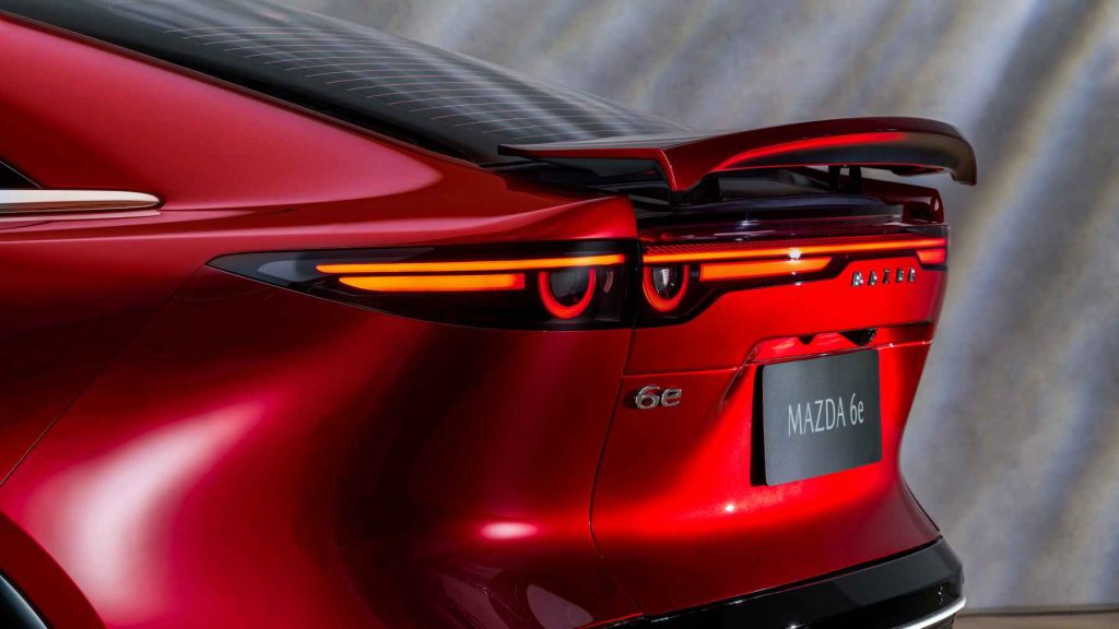 Mazda prepara grande mudança no 6e: bateria Long Range pode desaparecer para dar lugar a uma mais eficiente