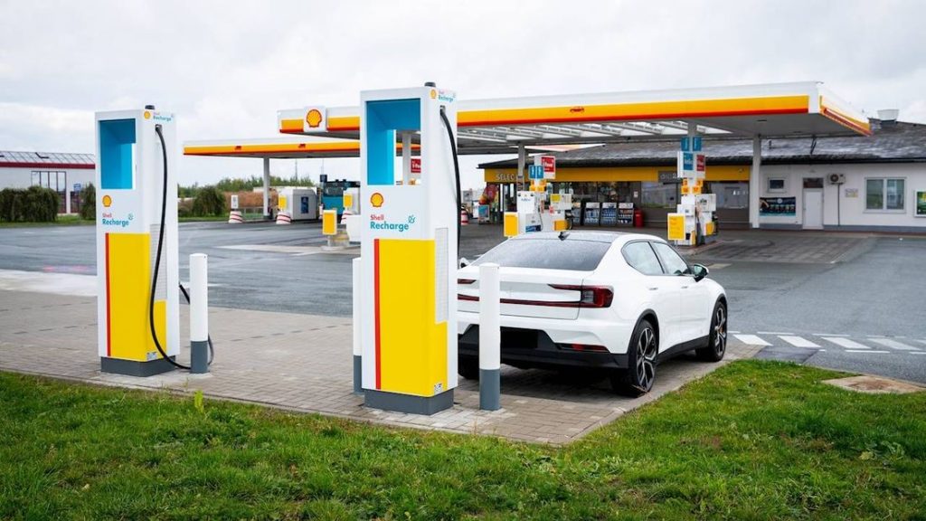 O calor está a apertar: Hungria começa a limitar carregamento dos carros elétricos