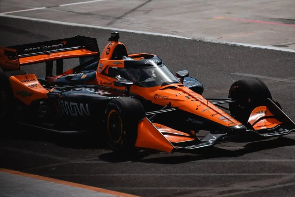 Pato O’Ward recupera do 23º para 5º no caótico honda dealers indy