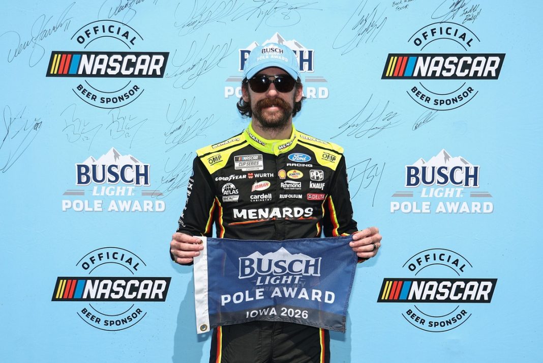 Ryan Blaney conquista pole position no iowa com ligeira vantagem