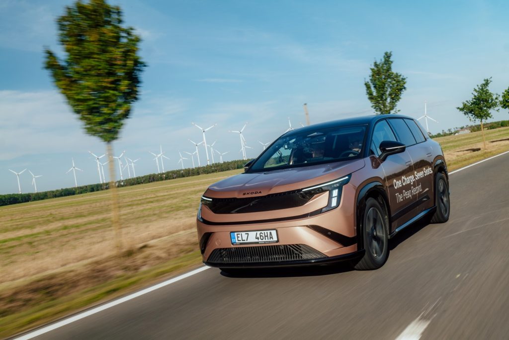 Škoda Peaq percorre 936 km com uma única carga e bate recorde de autonomia