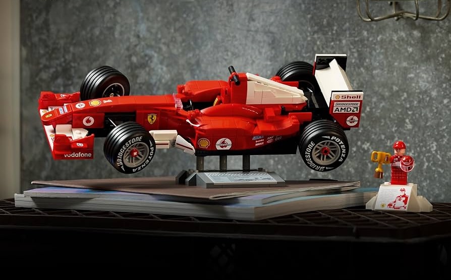 LEGO homenageia Michael Schumacher com um gigantesco mosaico e espetáculo de luzes em Milão no fim de semana do GP de Monza
