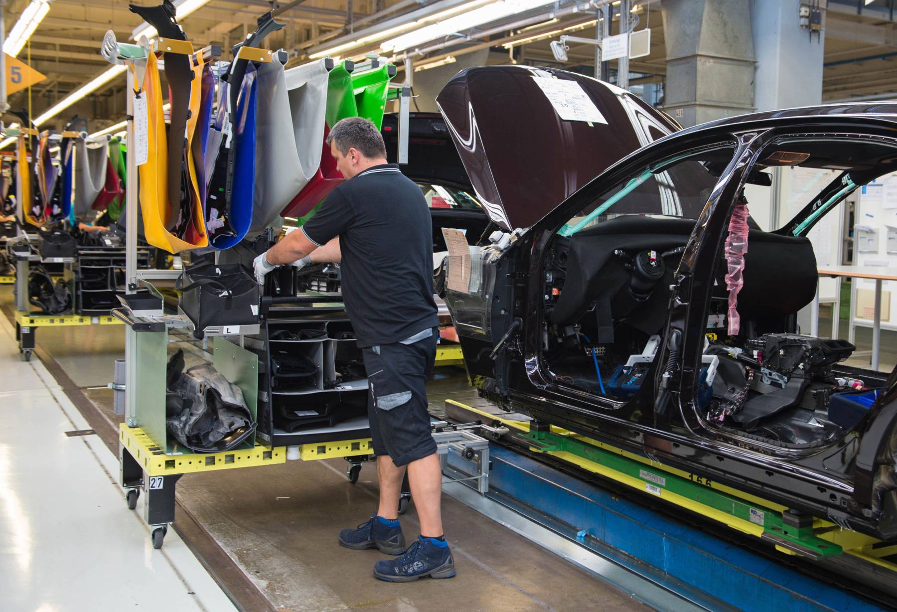Mais uma fotografia da mesma galeria da Mercedes sobre a produção em Sindelfingen, de onde saem os modelos de topo vendidos na Europa.