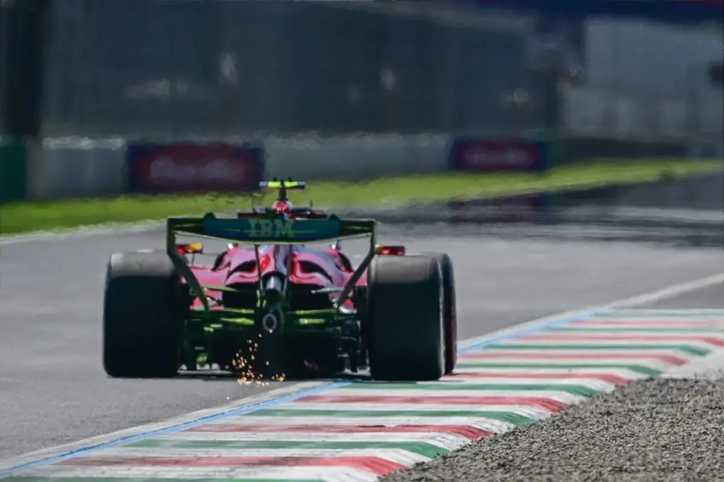 Lewis Hamilton alerta para défice da Mercedes face à Ferrari em Monza