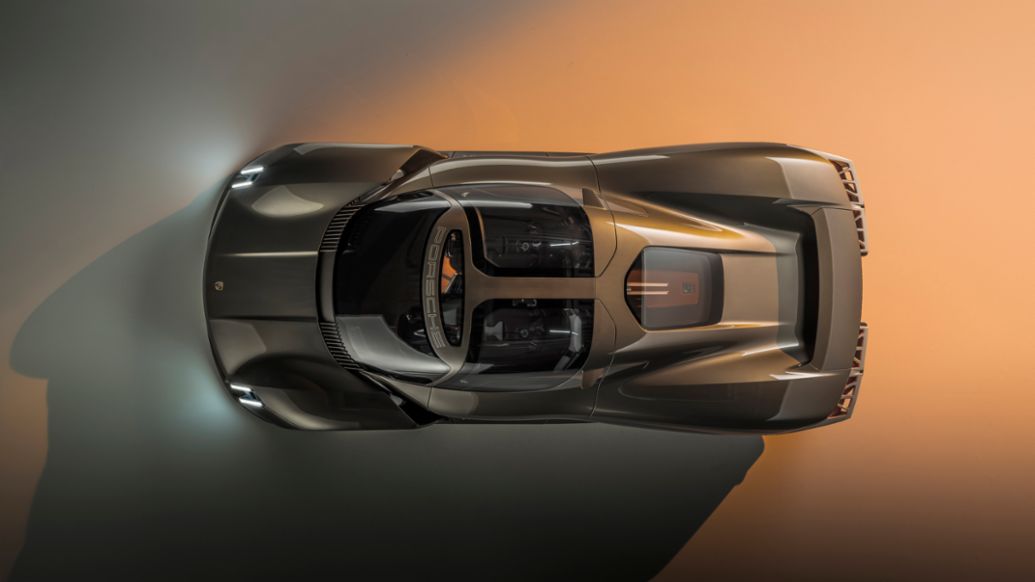 O Mission X de 2023 em estúdio, na secção em que a Porsche explica a arquitectura do conceito. É uma proposta eléctrica, sem qualquer relação com o boxer de oito cilindros atribuído ao S1.