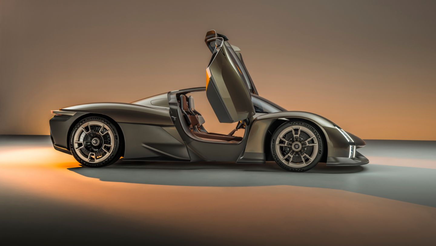 Pormenor da traseira do conceito Mission X, com os elementos de desenho que a Porsche reinterpretou a partir dos seus clássicos.