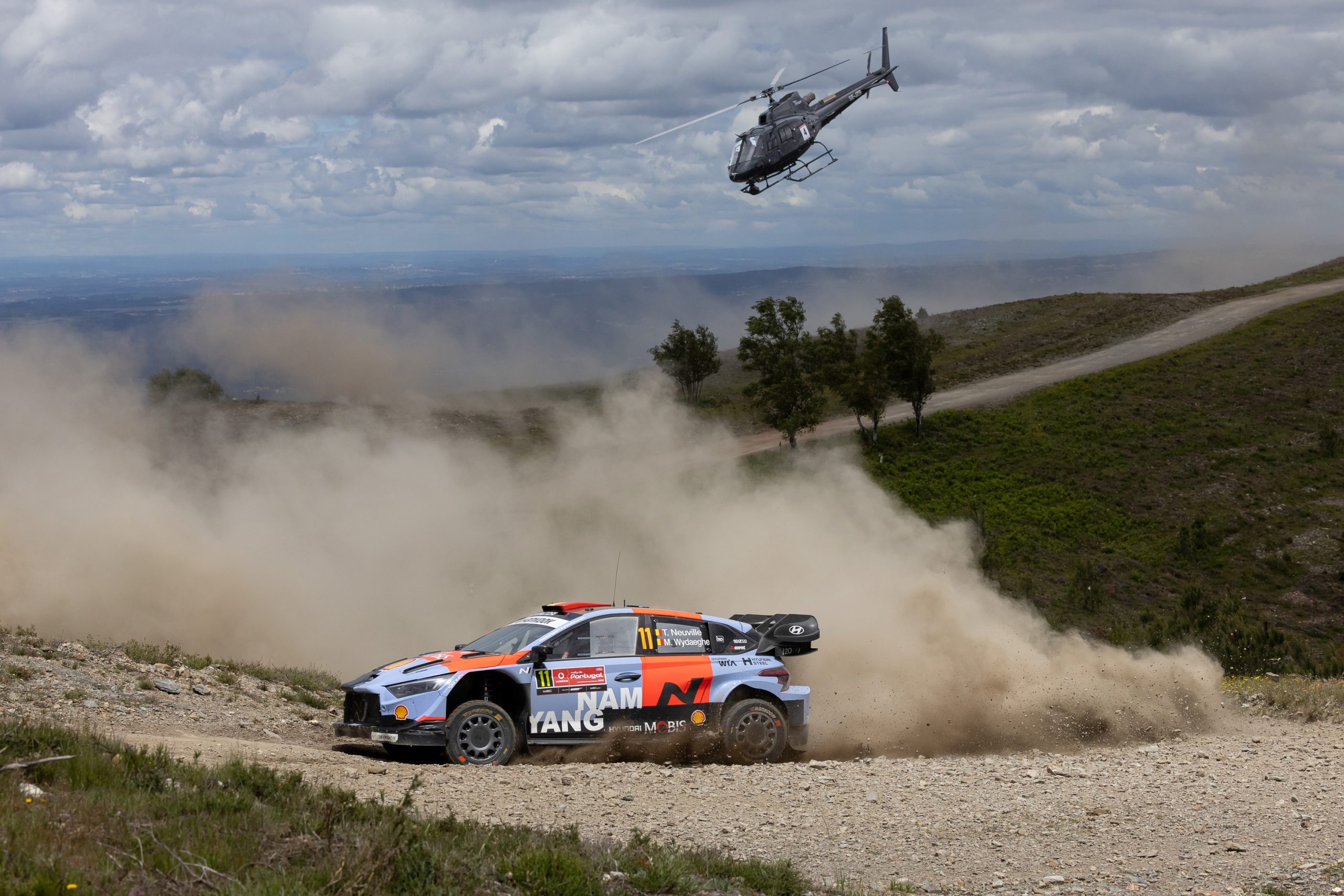 Thierry Neuville em ação no primeiro dia do Rali de Portugal de 2026. Fotografia da Hyundai Motorsport.