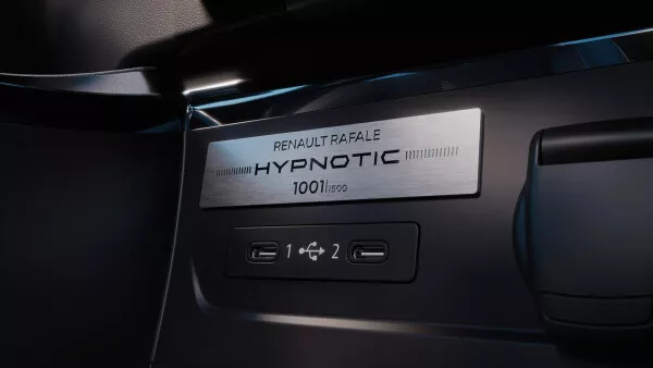 A série limitada fica-se pelas 1500 unidades numeradas na Europa, com encomendas a abrir a 1 de Outubro de 2026. Imagem oficial da Renault.
