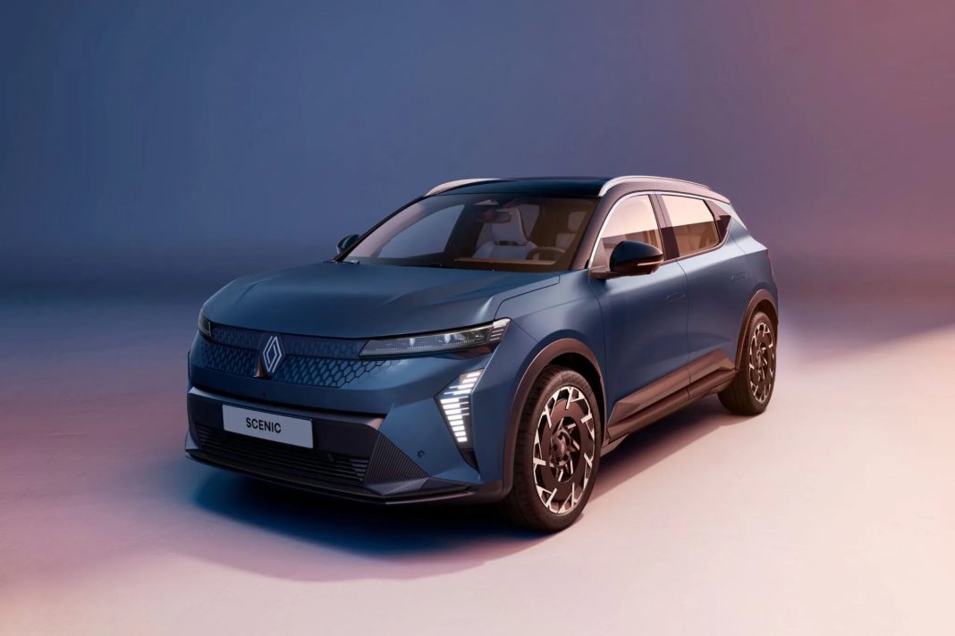 Renault Scenic E-Tech recebe mais autonomia, carregamento mais rápido e Google Gemini