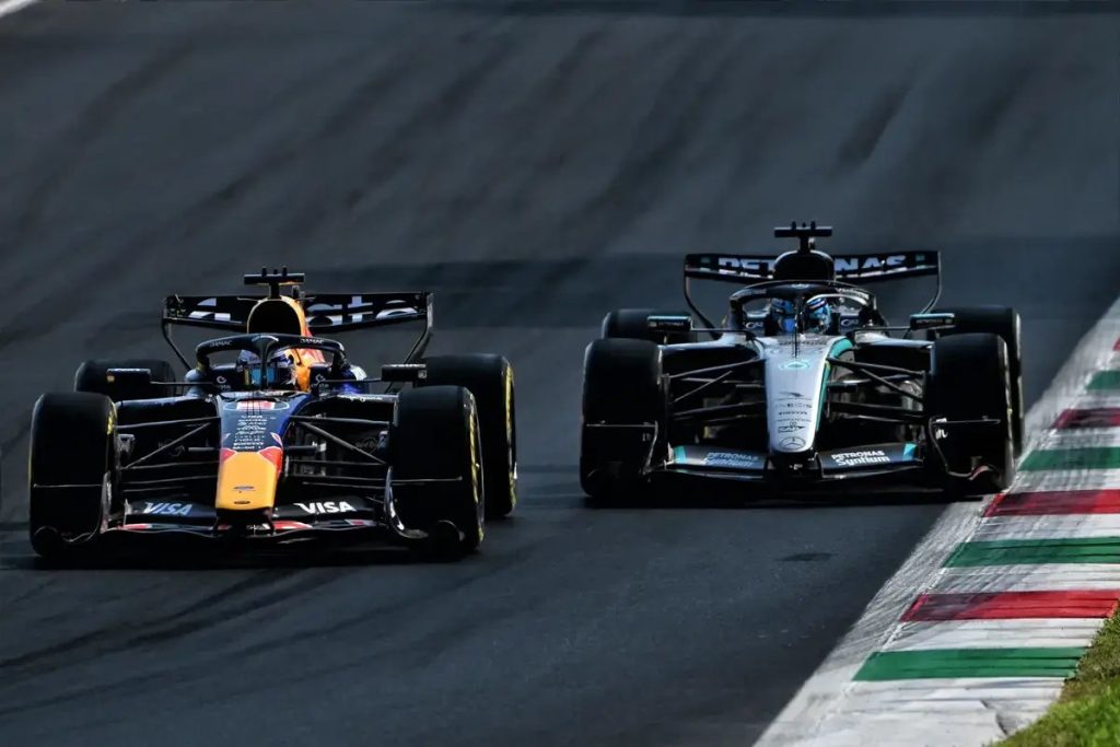 Verstappen – “Tive um momento na curva dois quando a superfície da pista começou a partir-se”