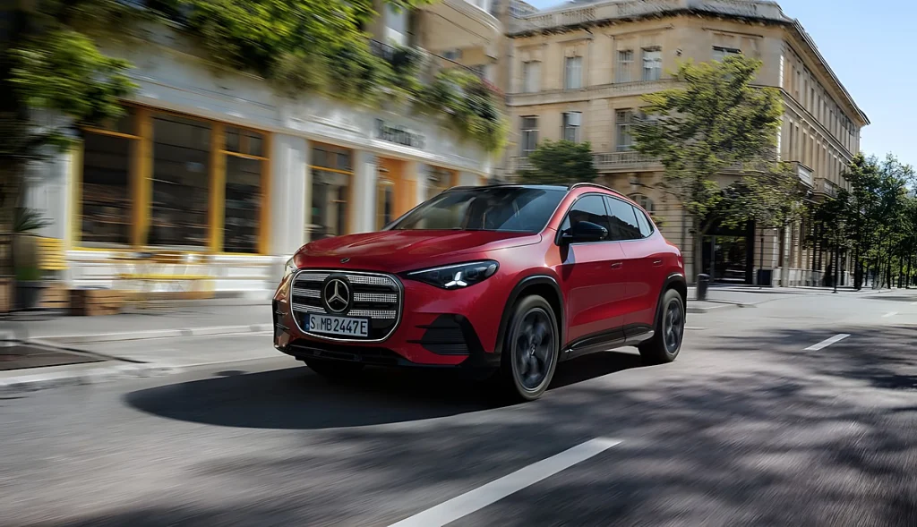 Mercedes-AMG prepara GLA elétrico com 680 CV e três motores