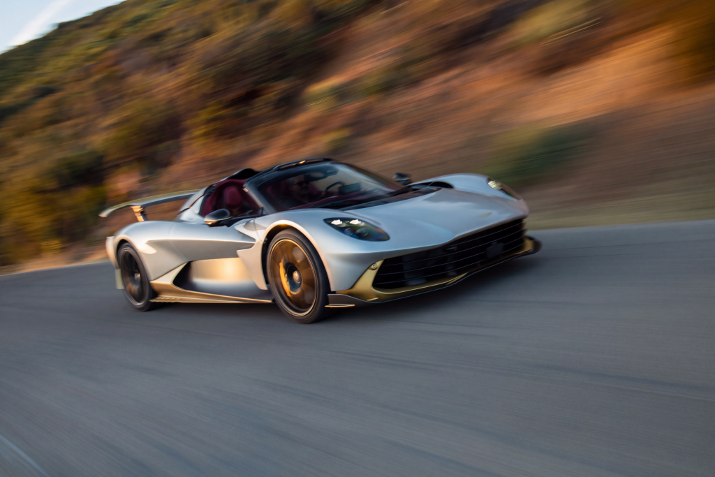 Aston Martin Valhalla Spider: descapotável híbrido de 1079 CV atinge os 350 km/h