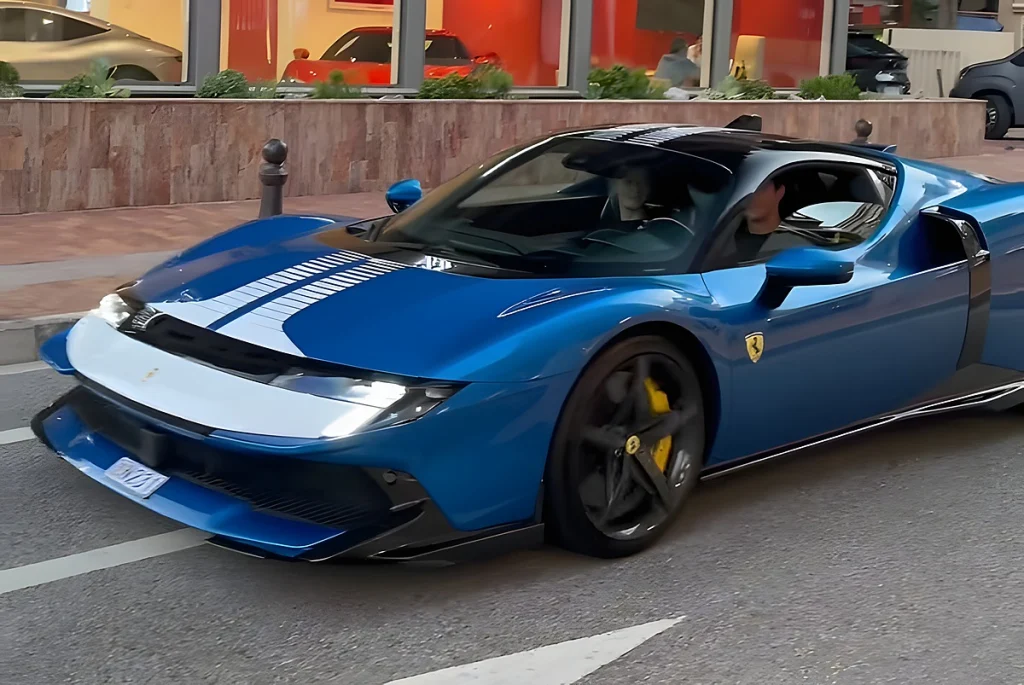 Ollie Bearman conduz Ferrari supercarro de 1.000cv em Monaco