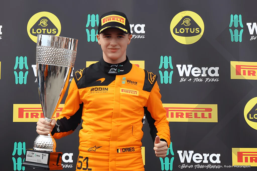 Max Verstappen acredita no talento do jovem piloto belga Dries van Langendonck