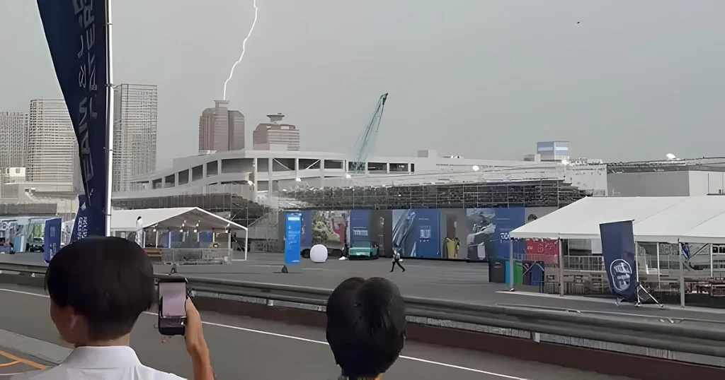 Tempestade força evacuação do paddock na Formula E de Tokyo