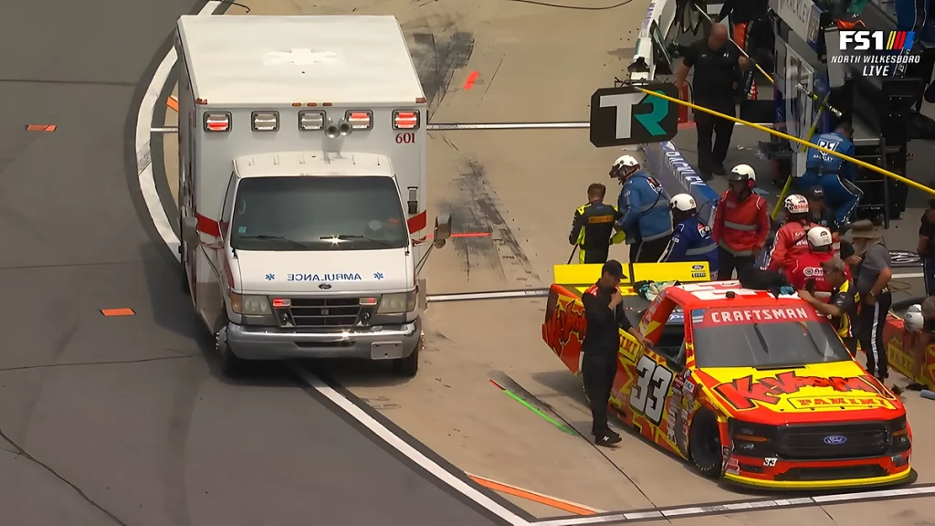 Frankie Muniz hospitalizado após prova extenuante na NASCAR em north wilkesboro