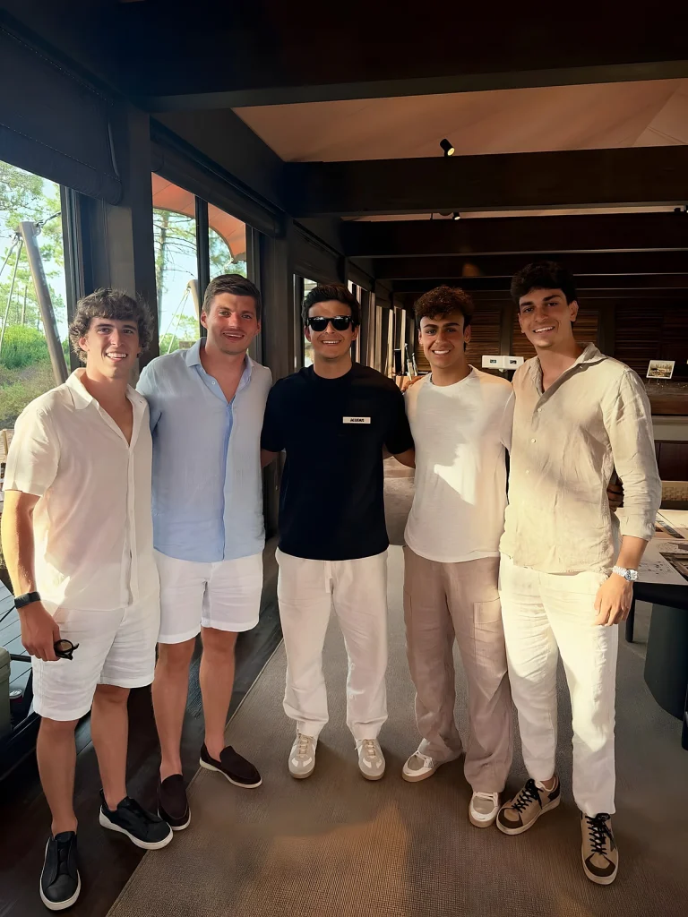 Max Verstappen aproveita pausa de verão e encontra colega da fórmula 1 na Comporta