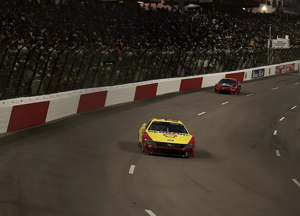 Joey Logano mostra sinais de recuperação na NASCAR cup series