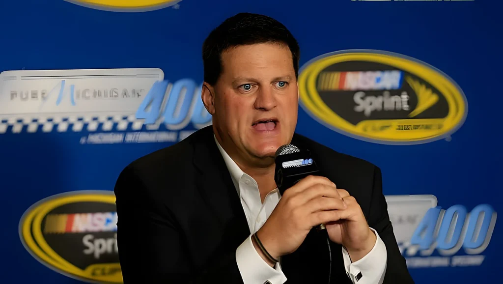 CEO da NASCAR revela obstáculos ao controlo de despesas apesar do apoio geral