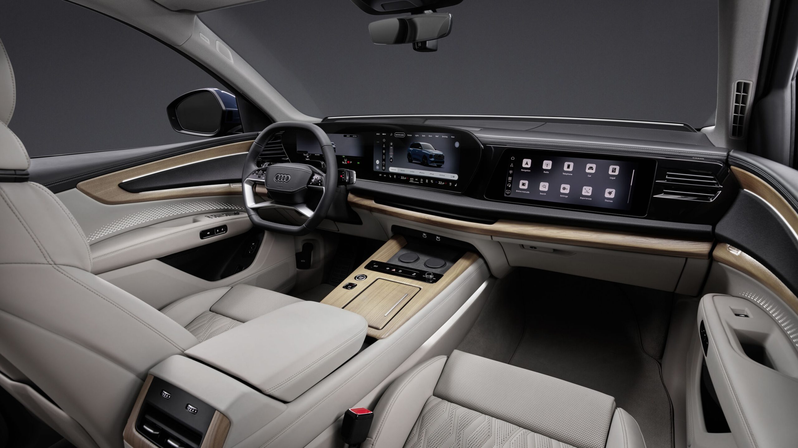 O volante e o sistema MMI do Audi Q7 de 3.ª geração, em estúdio, numa fotografia oficial da Audi.