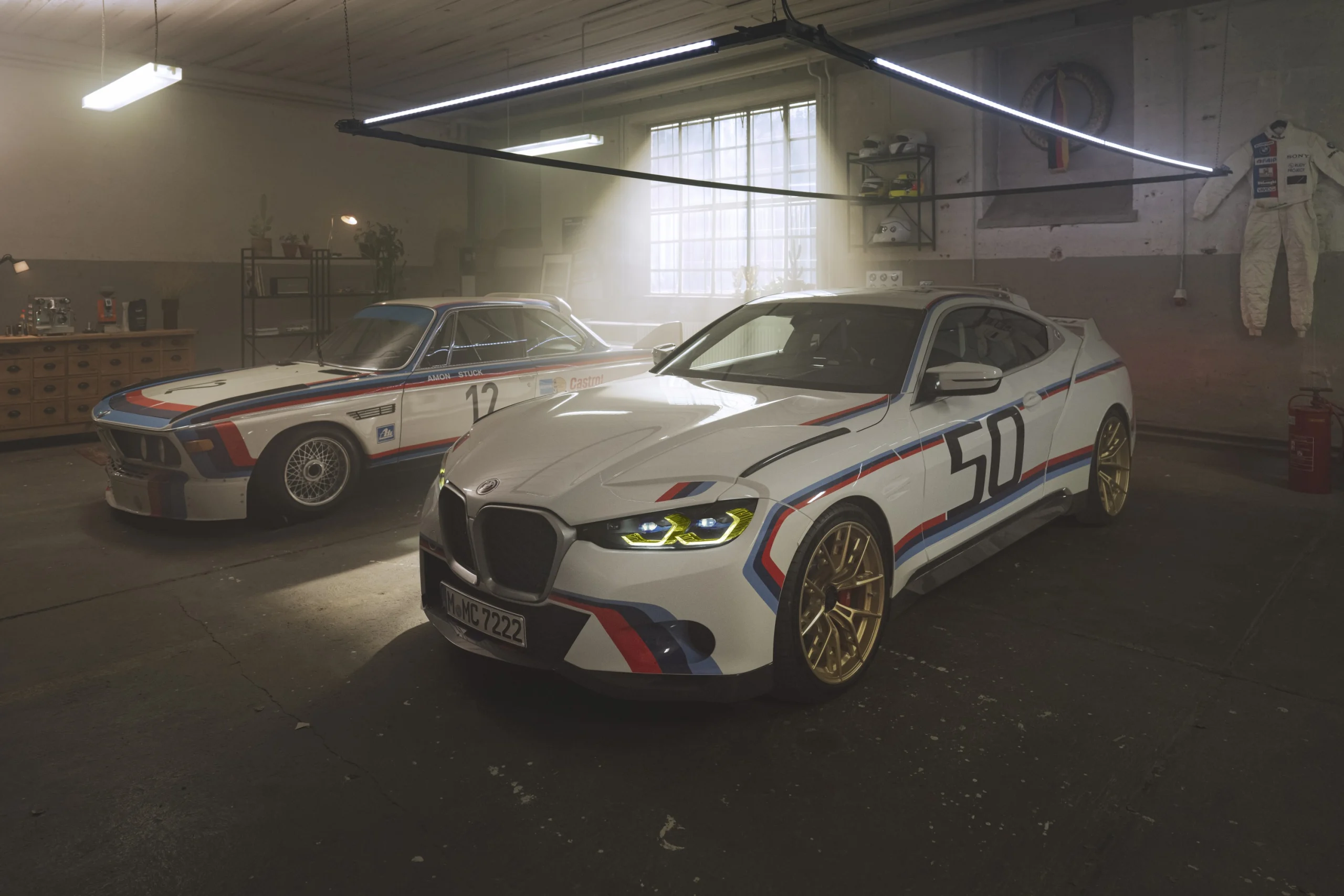 BMW 3.0 CSL de 2023, fotografia oficial da BMW; não é um dos Ferrari referidos nesta secção.