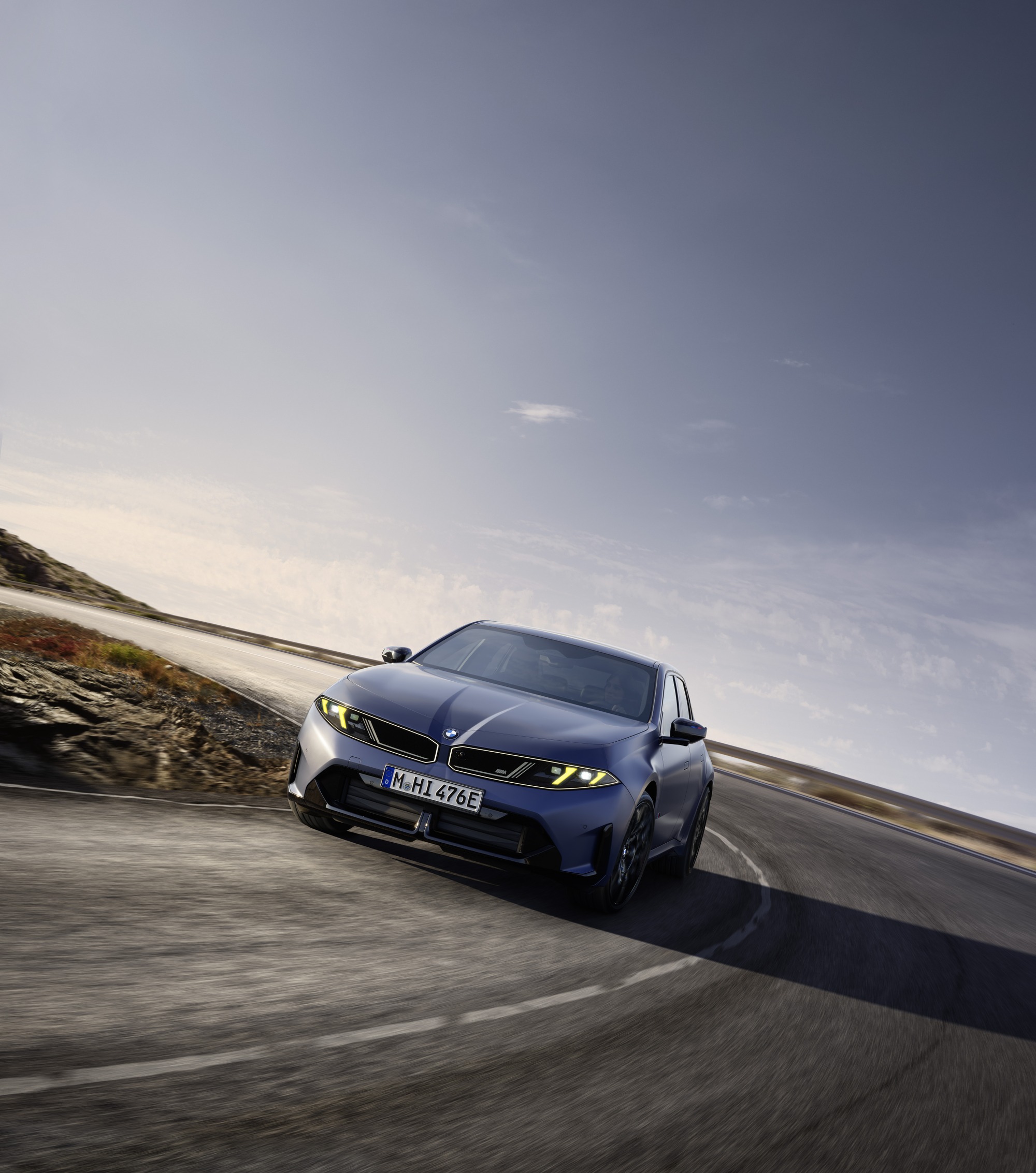 BMW i3 M60 xDrive, fotografia oficial de exterior da BMW (Setembro de 2026); protótipo, segundo a marca.