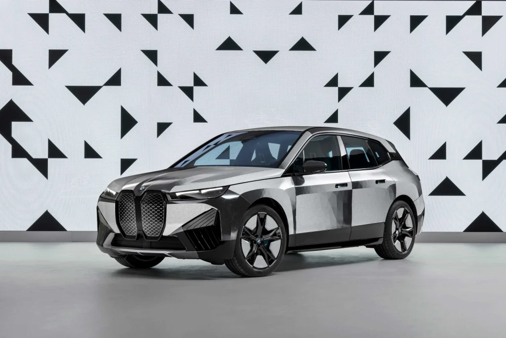 O BMW iX Flow muda de cor sem gastar energia para a manter