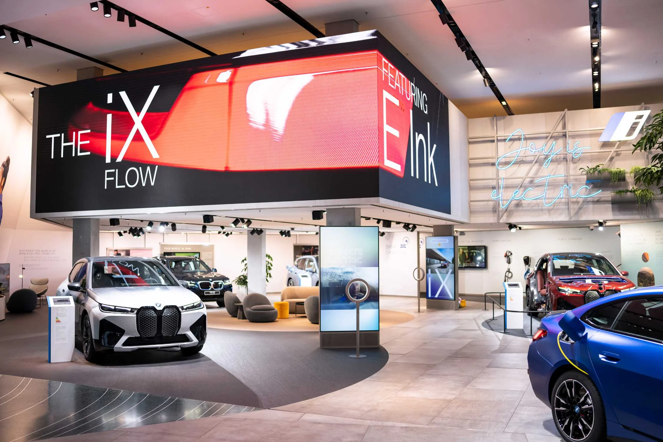 Na imagem, o BMW iX Flow, numa fotografia oficial da BMW.