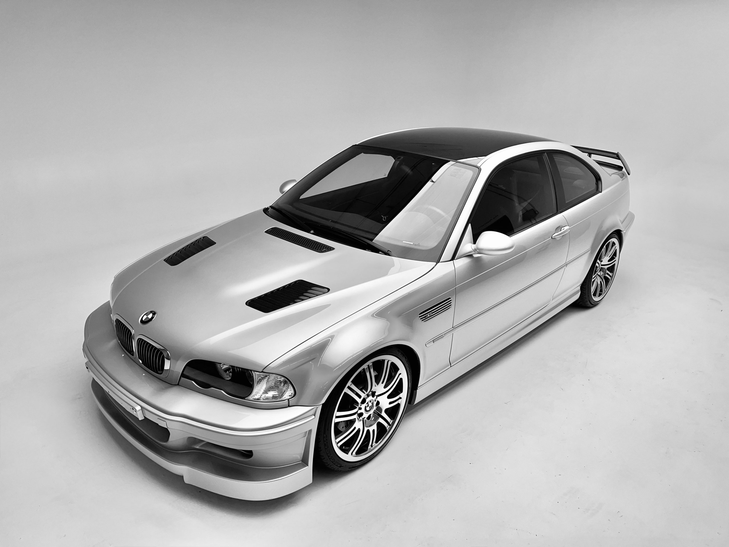 O BMW M3 GTR da geração E46 na versão de estrada, numa fotografia de arquivo do BMW Group. Não é o M3 número um milhão.