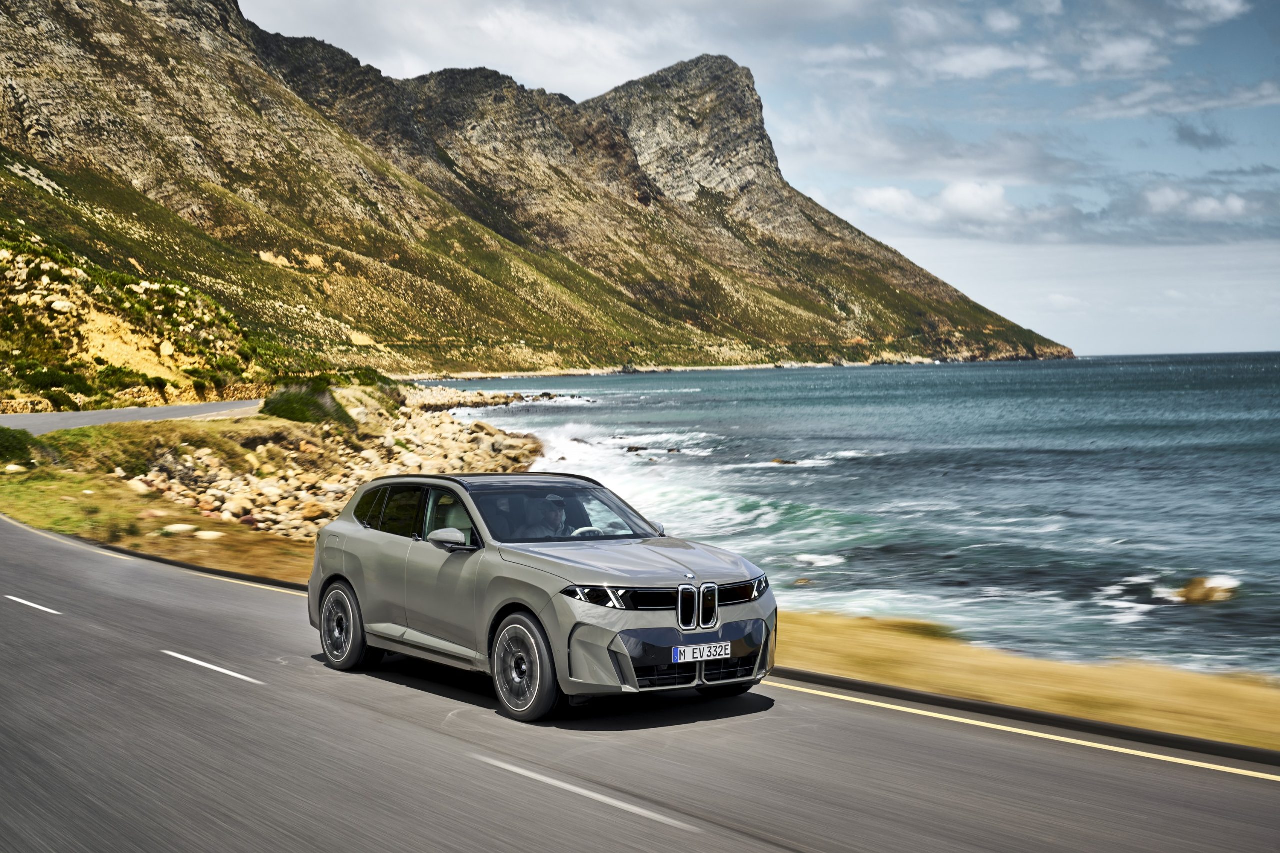 BMW iX5 60 xDrive de 2026. Não é a versão Hydrogen.