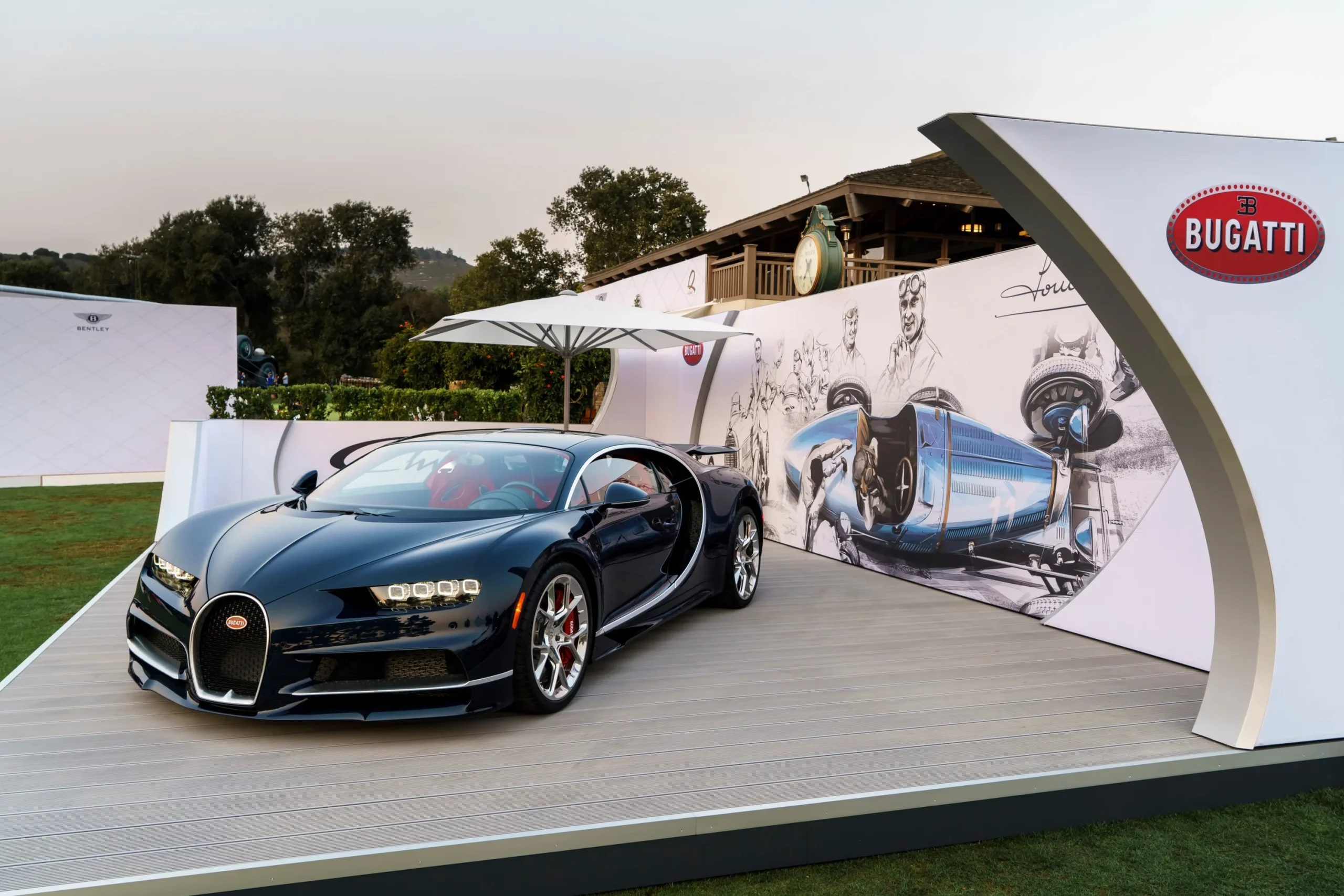 Bugatti Chiron no evento The Quail, em 2016; não é o automóvel recuperado por Mate Rimac.