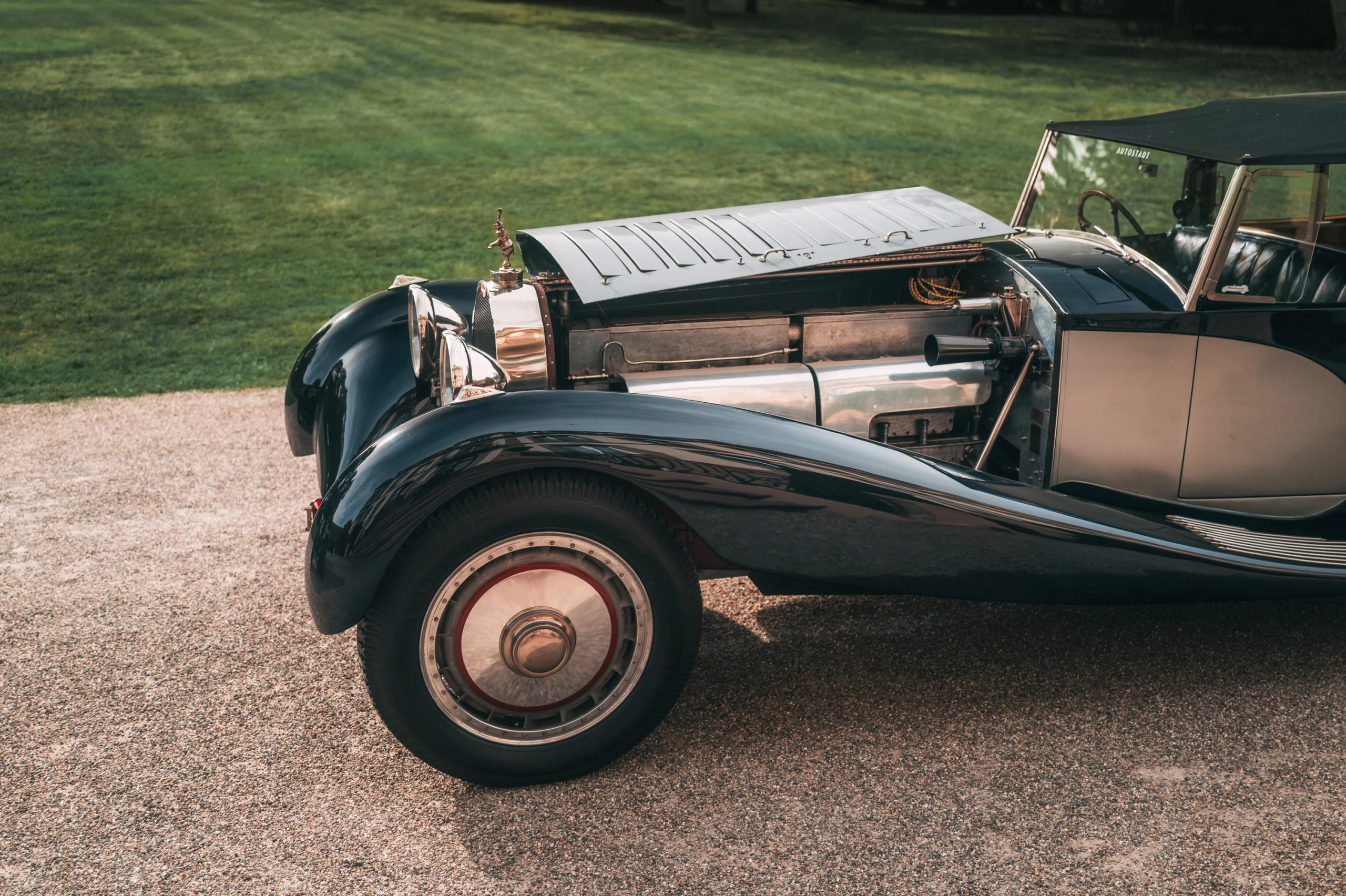 O motor de 8 cilindros em linha do Bugatti Type 41 Royale.