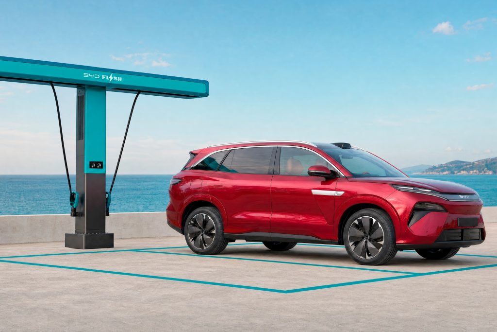 Em 9 minutos, o BYD ATTO 8 promete carregar de 10% a 97%