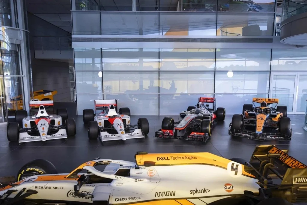 Entre os 5 McLaren à venda está o F1 que Brad Pitt conduziu