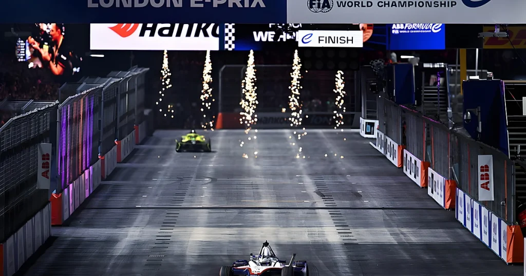 Pascal Wehrlein sagra-se bicampeão do mundo de Fórmula E