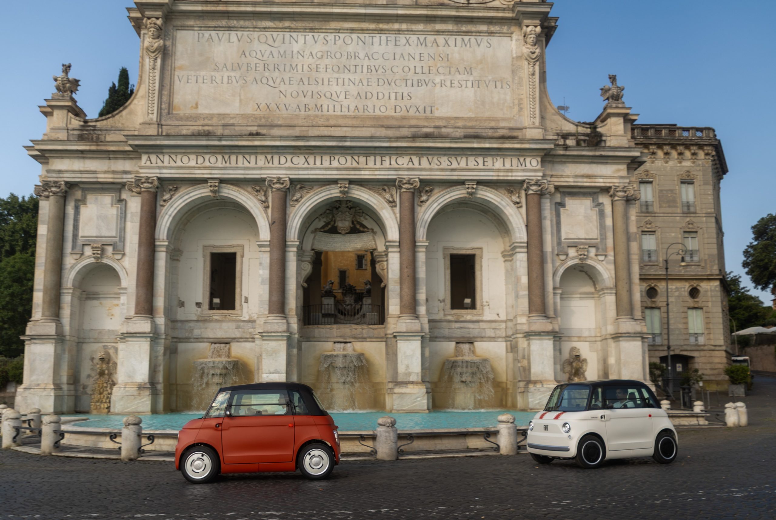 Não é o Multiplina; mostra o Fiat Topolino atual, de 2 lugares, em que o Multiplina se baseia. Fotografia oficial da Fiat.