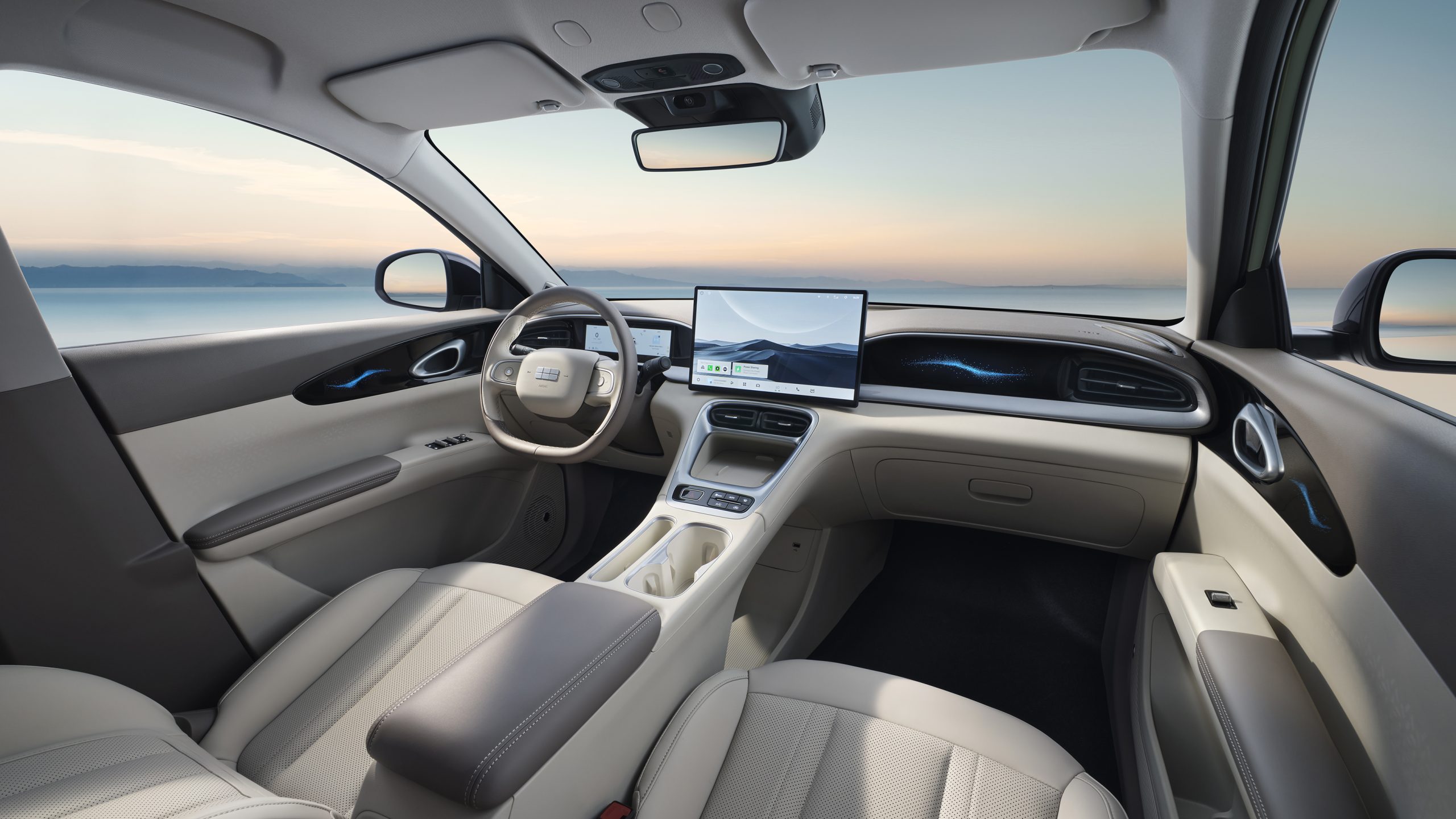O interior do Geely E2, numa imagem oficial da marca.