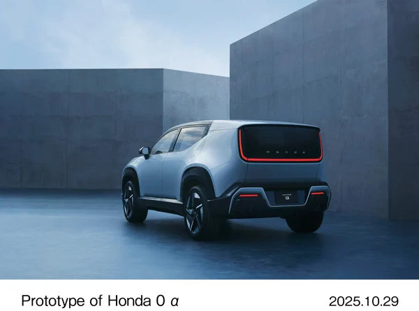 Outro ângulo do protótipo Honda 0 α apresentado em 2025; não mostra a versão de produção.