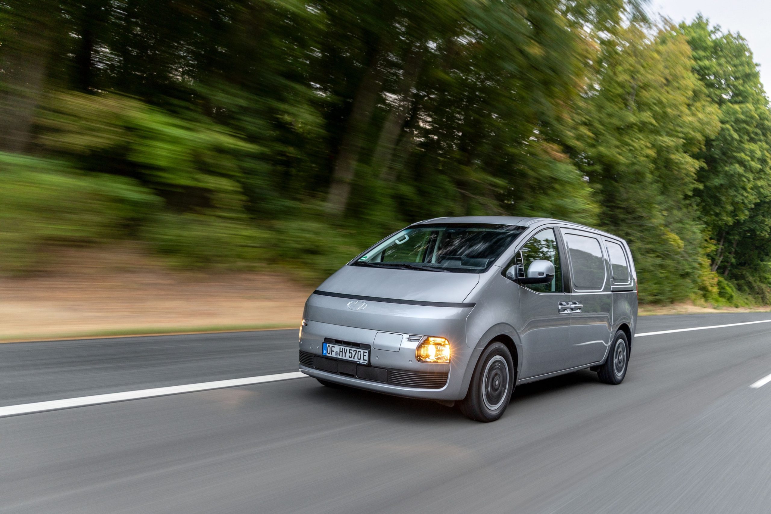 Hyundai STARIA Cargo eléctrico, noutra fotografia da galeria oficial.