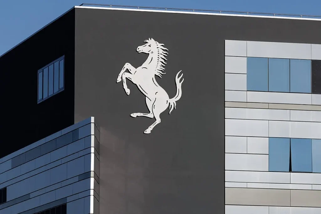 Ferrari vale 17,7 mil milhões de euros, segundo a Interbrand