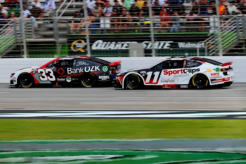 Denny Hamlin critica decisão inconsistente da NASCAR sobre penalização de Shane van Gisbergen