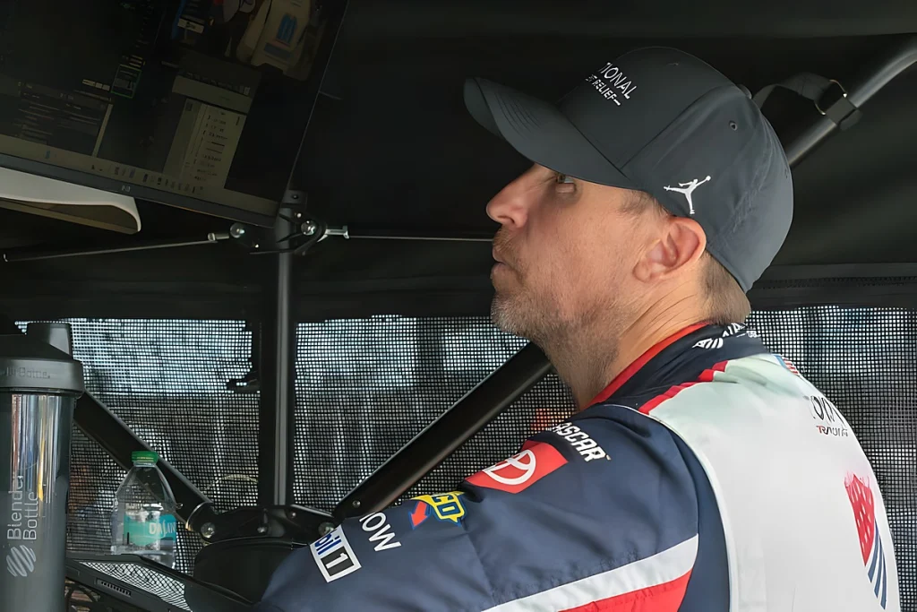 Denny Hamlin reforça liderança na NASCAR Cup após new hampshire