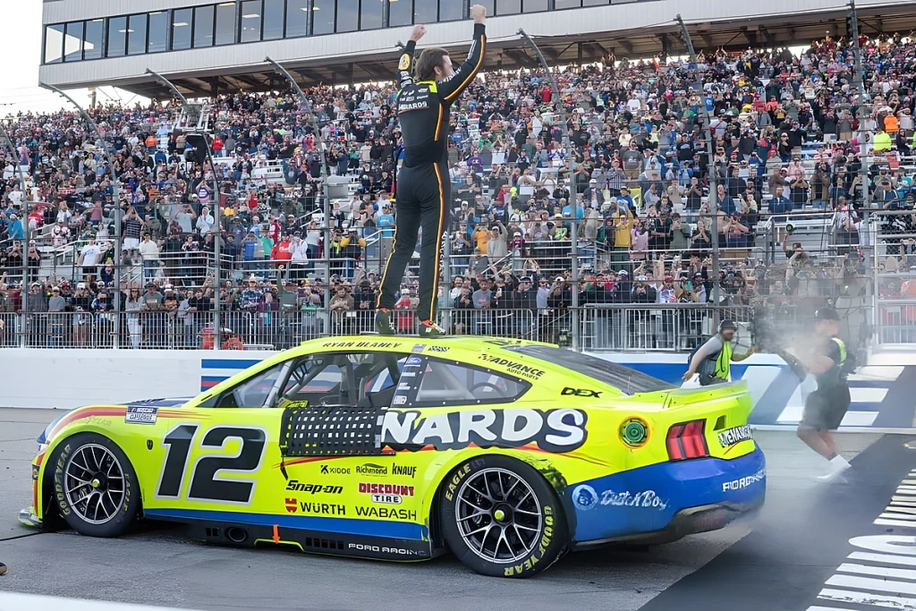 Ryan Blaney vence no new hampshire após estratégia ousada na boxe