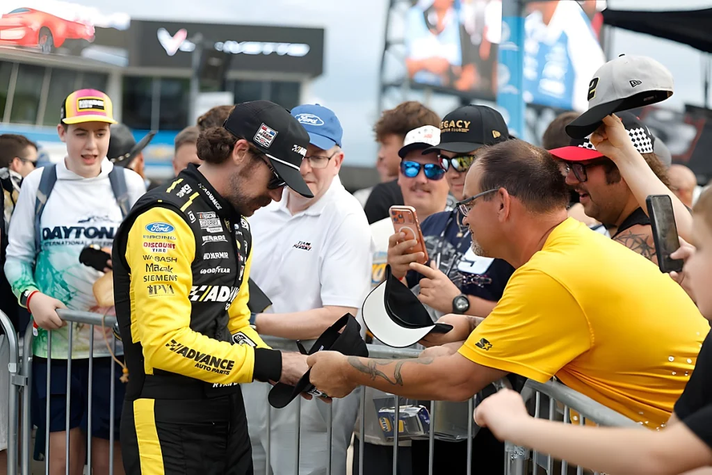 Ryan Blaney enfrenta penalizações graves antes do arranque da NASCAR chase