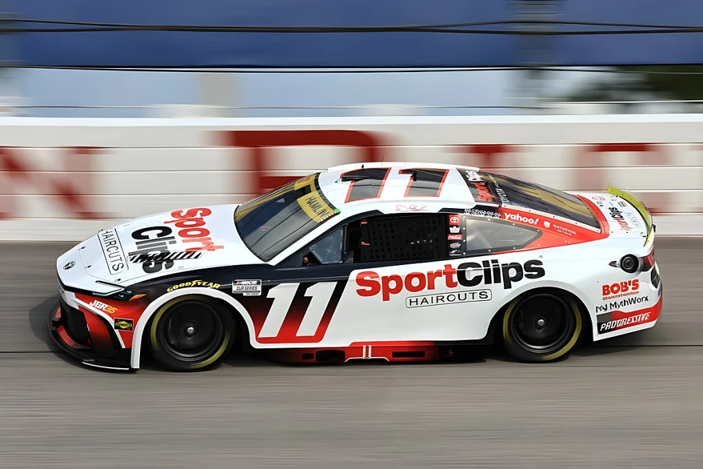 Denny Hamlin reage a incidente com Michael McDowell que arruinou a sua corrida