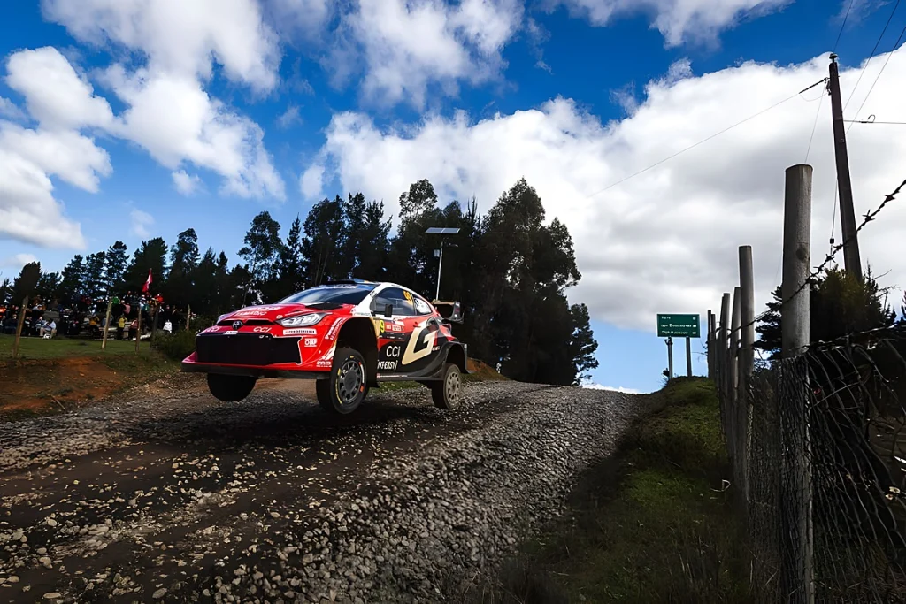 Oliver Solberg mantém liderança no rali do chile após acidentes